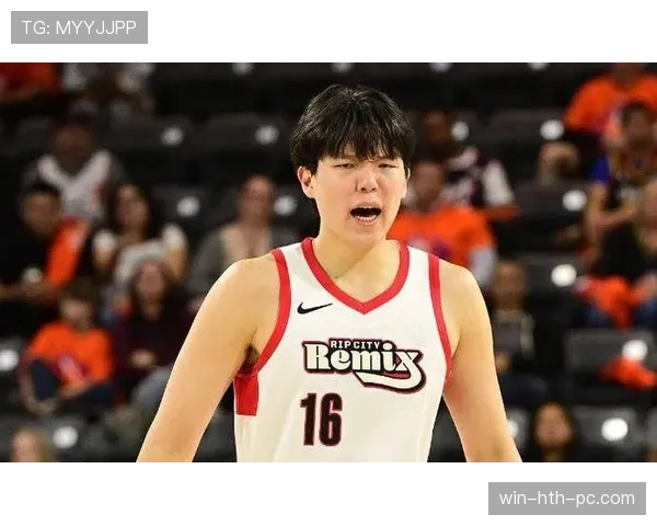 杨瀚森训练完直接啃鸡胸肉，这自律程度我连看都不敢看