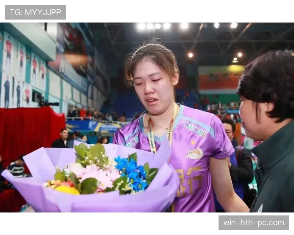 李盈莹训练完偷偷吃炸鸡被拍，这自律人设差点崩了？